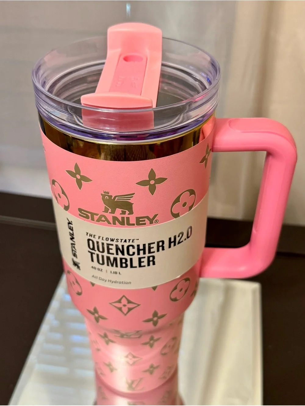 New Stanley Pink and Gold Quencher H2.0 Tumbler with Handle - Picture 5 of 9